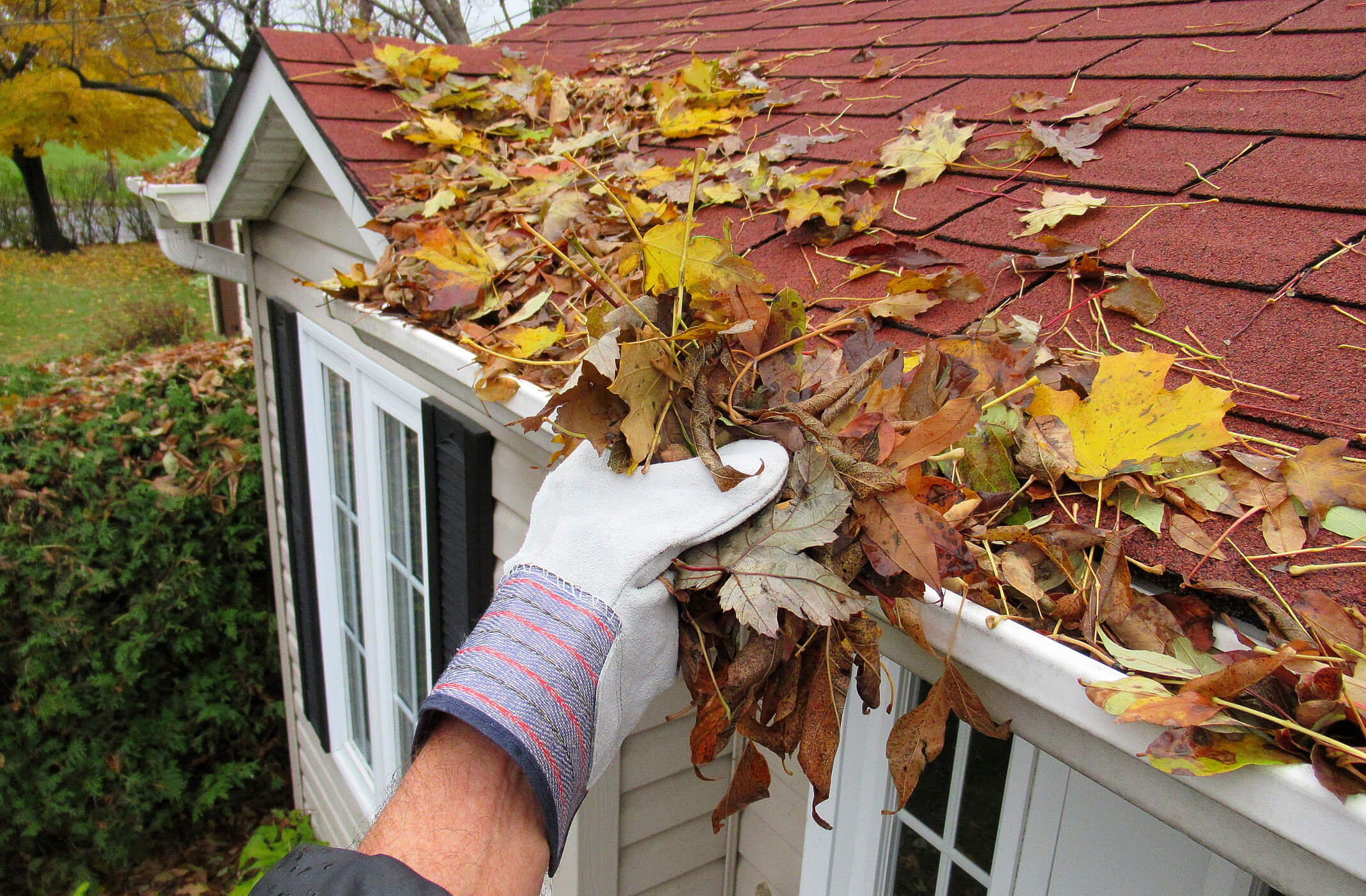 Cleaning-Gutters (1) gutter cleaning Saint Helens